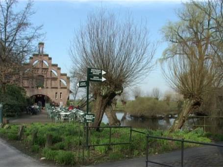 Korschenbroich : Rittergut Birkhof, Cafe zum Tulpenfeld und Teich mit Kopfweiden